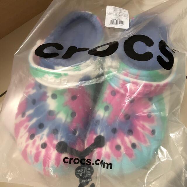 crocs(クロックス)のタグ付新品未使用完売品タイダイクロックス Baya Lined Tie-Dye レディースの靴/シューズ(サンダル)の商品写真