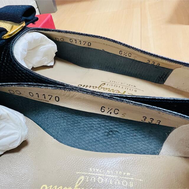 Salvatore Ferragamo(サルヴァトーレフェラガモ)のフェラガモ　ヴァラ　パンプス　6 1/2 C レディースの靴/シューズ(ハイヒール/パンプス)の商品写真