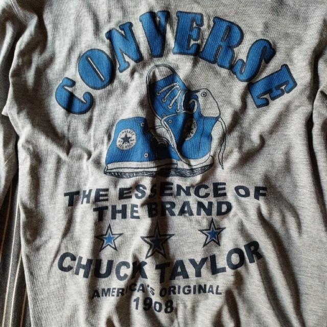 CONVERSE(コンバース)のコンバース　ロング T シャツ　長袖 T シャツ　グレイ　スニーカー柄　メンズ メンズのトップス(Tシャツ/カットソー(七分/長袖))の商品写真