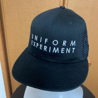 ユニフォームエクスペリメント(uniform experiment)のユニフォームエクスペリメント ニューエラ メッシュキャップ 帽子(キャップ)