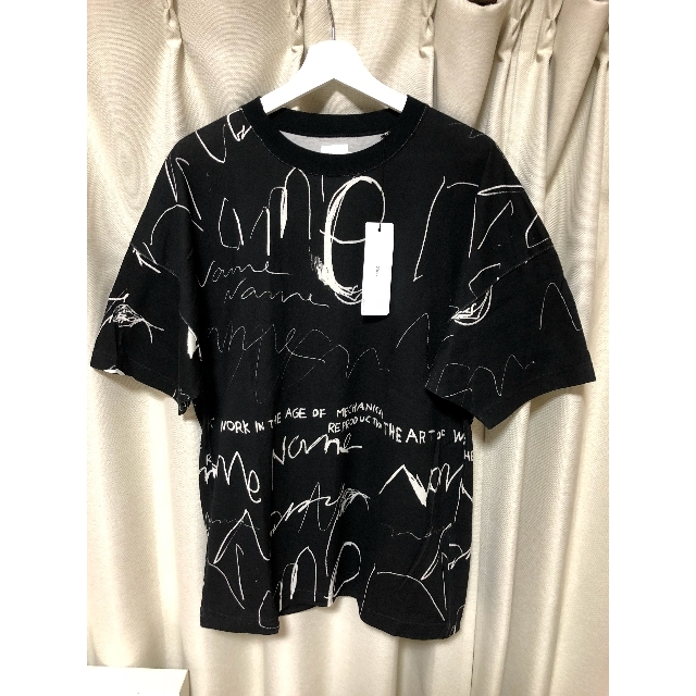 STUDIOUS(ステュディオス)の新品 Name. ネーム 柄 Tシャツ T Shirt ブラック BLACK S メンズのトップス(Tシャツ/カットソー(半袖/袖なし))の商品写真