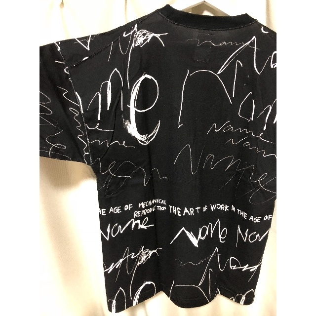 STUDIOUS(ステュディオス)の新品 Name. ネーム 柄 Tシャツ T Shirt ブラック BLACK S メンズのトップス(Tシャツ/カットソー(半袖/袖なし))の商品写真