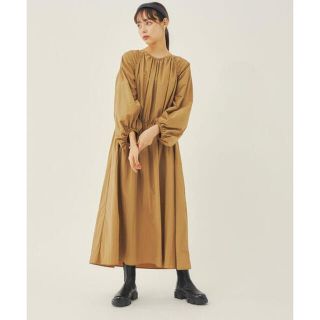 ユナイテッドアローズ(UNITED ARROWS)の再値下げ　EMMEL REFINES　EM ギャザー 袖ボリューム ワンピース(ロングワンピース/マキシワンピース)