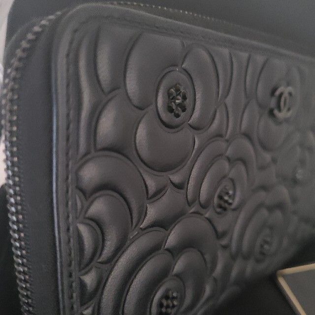 CHANEL(シャネル)のCHANEL　長財布　カメリア　ブラック　ビジュー レディースのファッション小物(財布)の商品写真