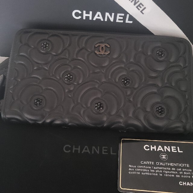 CHANEL(シャネル)のCHANEL　長財布　カメリア　ブラック　ビジュー レディースのファッション小物(財布)の商品写真