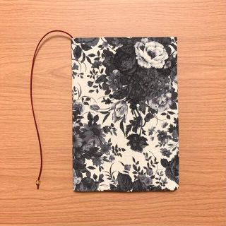 《 四六判》ブックカバー  ハンドメイド ローズ モノトーン(ブックカバー)