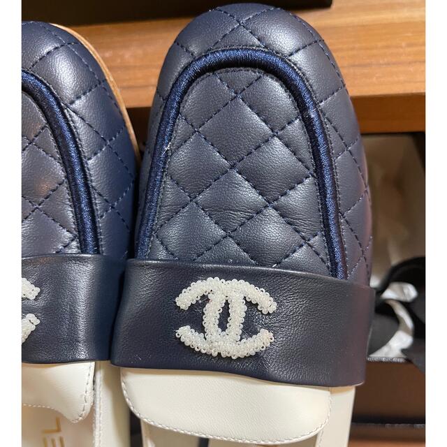 CHANEL(シャネル)のほぼ新品　CHANEL バイカラー　ローファー　サイズ38C レディースの靴/シューズ(ローファー/革靴)の商品写真