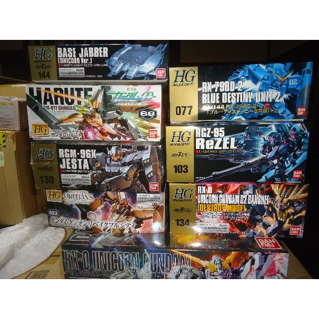 送料無料・ガンプラ８点セット（未組み立て品）