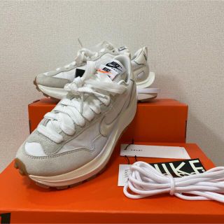 サカイ(sacai)の♡新品 未使用★NIKE× sacai★ヴェイパーワッフル ホワイト 23.5(スニーカー)