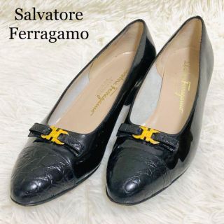 サルヴァトーレフェラガモ(Salvatore Ferragamo)の【ママ様専用】フェラガモ　パンプス　クロコ革　ガンチーニ　リボン　エナメル　黒(ハイヒール/パンプス)