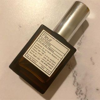 オゥパラディ(AUX PARADIS)の(値下げ)AUX PARADIS fleur 15ml(香水(女性用))