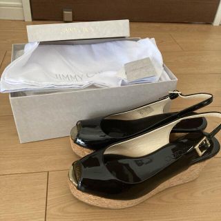 ジミーチュウ(JIMMY CHOO)のジミーチュウ　パテントレザーウェッジサンダル(サンダル)