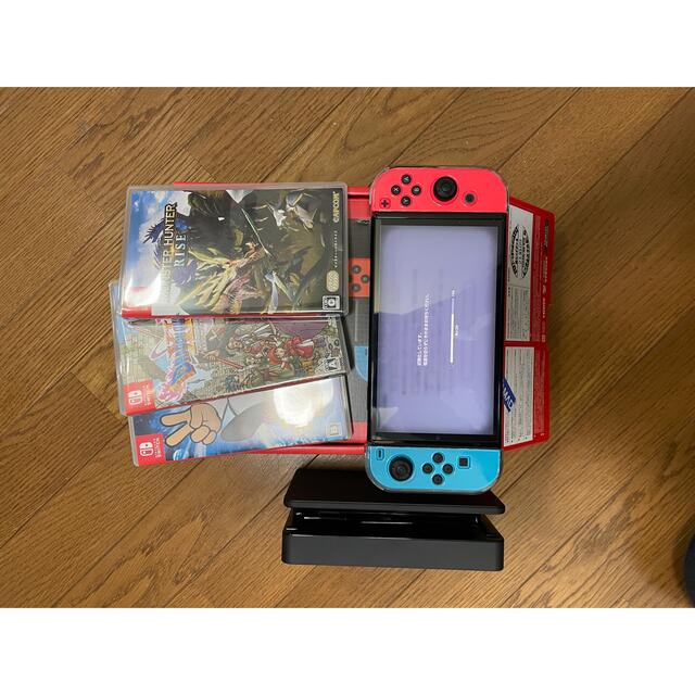 超美品　保証付き　任天堂Switch 有機ELモデル 赤青　ソフト付き