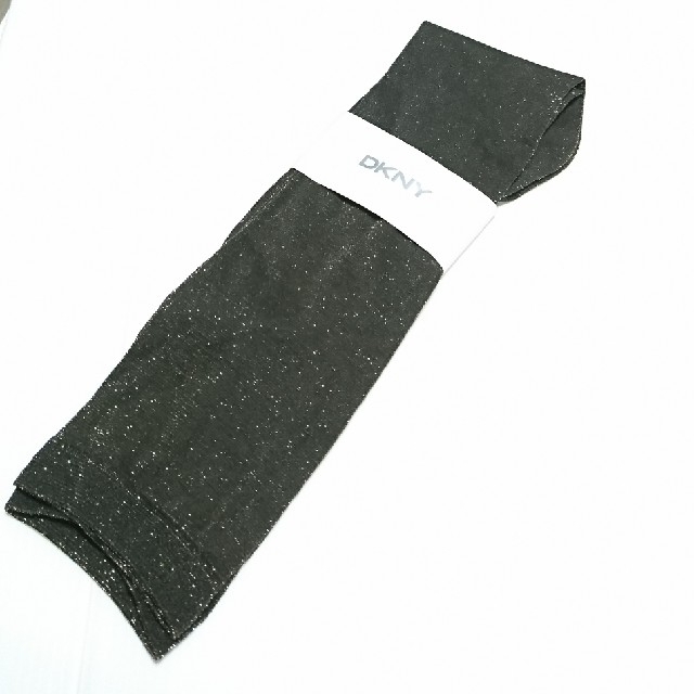 DKNY(ダナキャランニューヨーク)のDKNY 22~24cm 膝下ソックス 靴下 ロング丈 ラメ チャコールグレー レディースのレッグウェア(ソックス)の商品写真