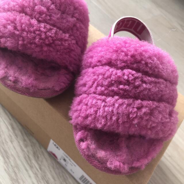 UGG(アグ)のugg サンダル キッズ/ベビー/マタニティのベビー靴/シューズ(~14cm)(サンダル)の商品写真