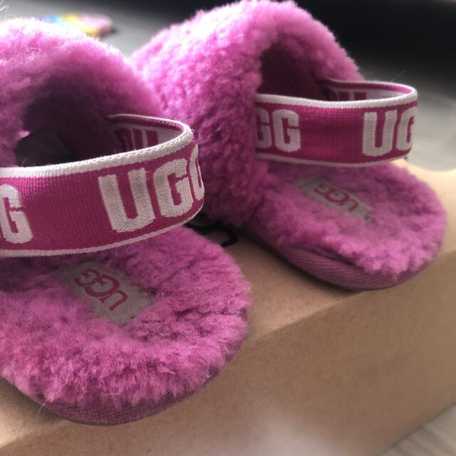 UGG(アグ)のugg サンダル キッズ/ベビー/マタニティのベビー靴/シューズ(~14cm)(サンダル)の商品写真