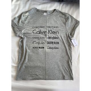 カルバンクライン(Calvin Klein)の新品未使用タグ付き　カルバンクライン　グレーロゴTシャツ(Tシャツ(半袖/袖なし))