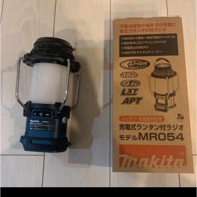 Makita マキタ 18V 14.4V ランタン付きラジオ MR054 の通販 by る's shop｜マキタならラクマ