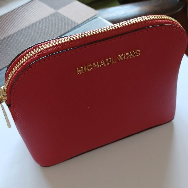 Michael Kors(マイケルコース)の【新品】MICHAEL KORS　ポーチ　赤 レディースのファッション小物(ポーチ)の商品写真