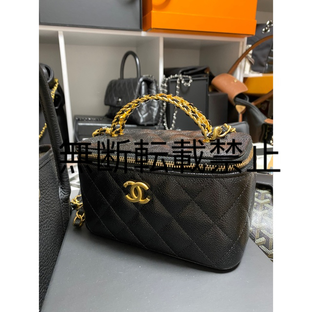 CHANEL  最新作　ハンドルヴァニティー