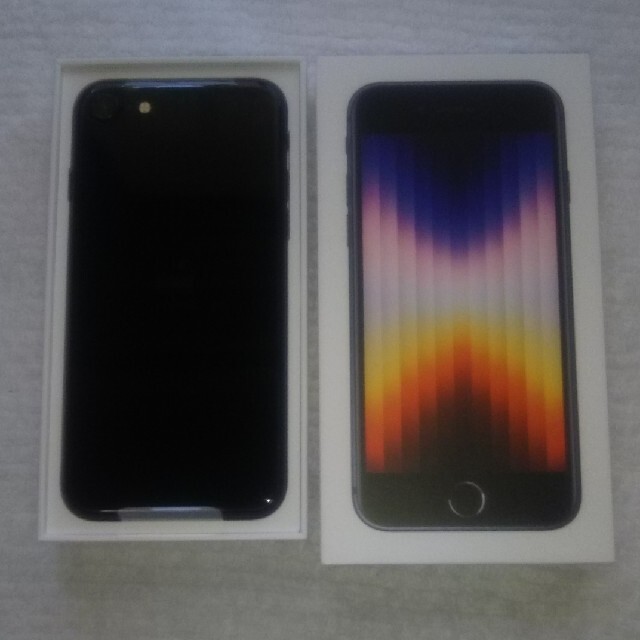 iPhone(アイフォーン)のiPhone SE 第3世代 128GB SIMフリー ブラック スマホ/家電/カメラのスマートフォン/携帯電話(スマートフォン本体)の商品写真
