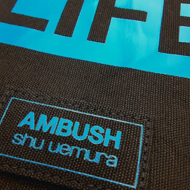 AMBUSH(アンブッシュ)のAMBUSH  shu uemura   ノベルティポーチ エンタメ/ホビーのコレクション(ノベルティグッズ)の商品写真