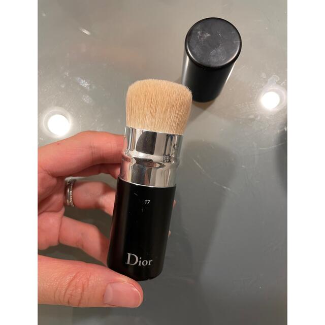 Dior(ディオール)のDior☆携帯用カブキブラシ コスメ/美容のメイク道具/ケアグッズ(チーク/フェイスブラシ)の商品写真