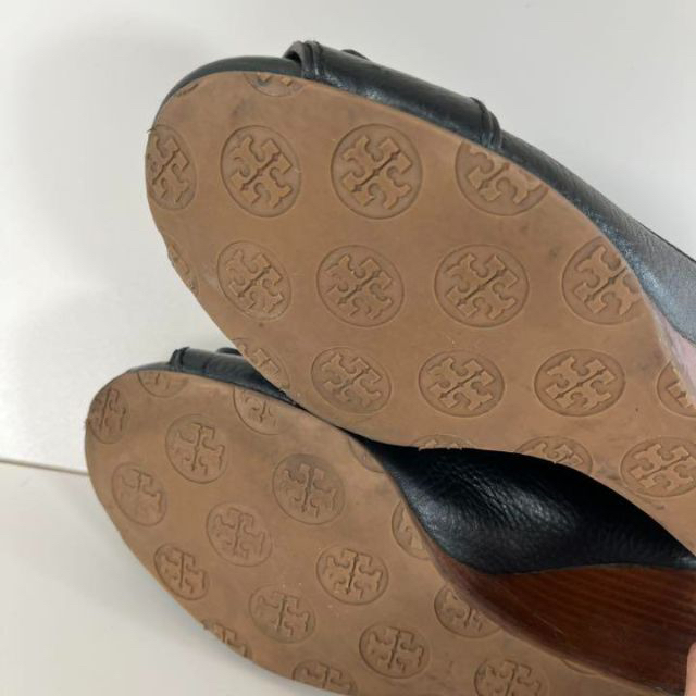 Tory Burch(トリーバーチ)の【美品】トリーバーチ/TORY BURCH パンプス　ウェッジヒール　ロゴ金具 レディースの靴/シューズ(ハイヒール/パンプス)の商品写真