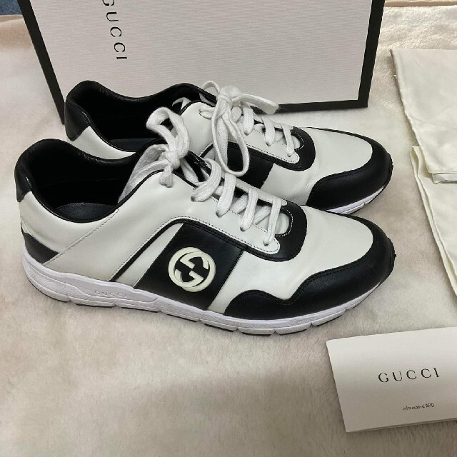 Gucci - GUCCI パテントレザースニーカー インターロッキングスポーツ