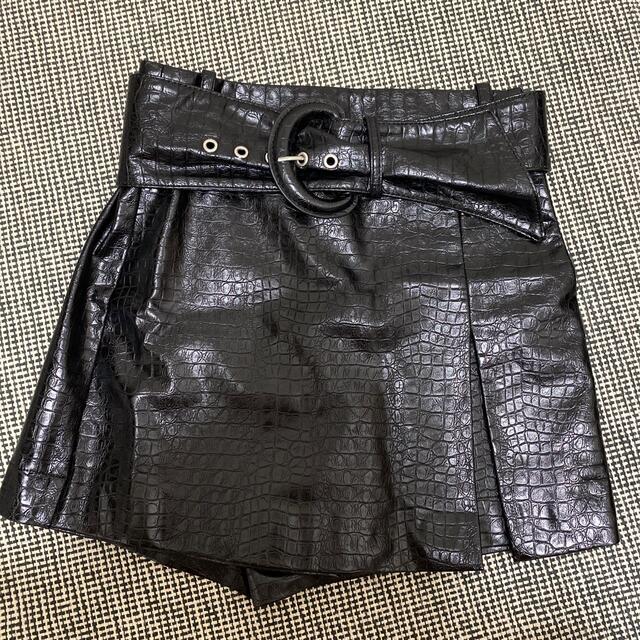 zara レザーパンツ　ベルト付 レディースのスカート(ミニスカート)の商品写真