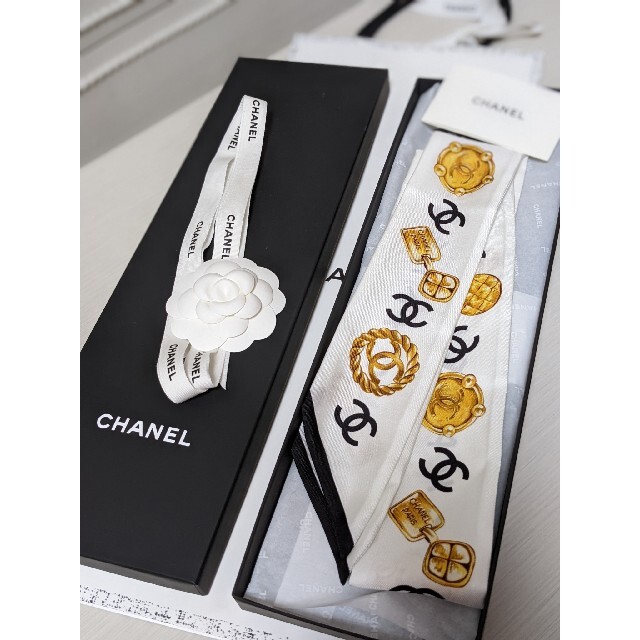 ヘアバンド CHANEL ツイリーの通販 by .°♡Yui's shop ♡ .°｜シャネルならラクマ - 新品 シャネル スカーフ シルク