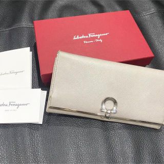 サルヴァトーレフェラガモ(Salvatore Ferragamo)の【Salvatore Ferragamo】フェラガモ シルバー ガンチーニ 財布(財布)