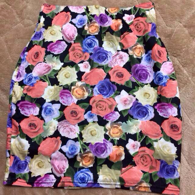 EMODA(エモダ)のEMODA♡花柄スカート レディースのスカート(ひざ丈スカート)の商品写真