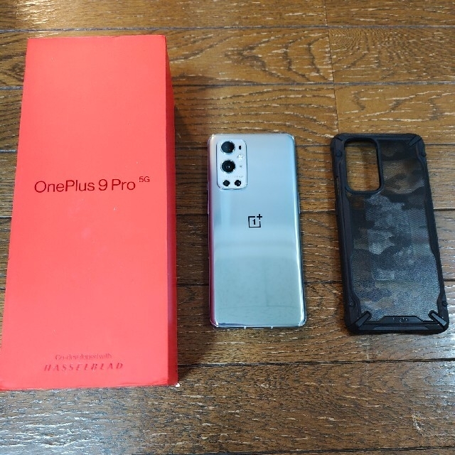 Oneplus 9 Pro 12GB/256GB シルバー volte対応 スマホ/家電/カメラのスマートフォン/携帯電話(スマートフォン本体)の商品写真