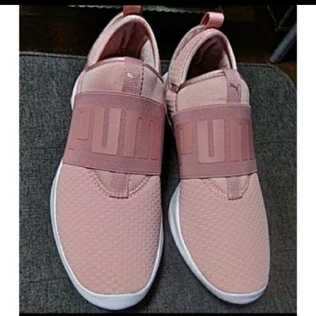 PUMA(プーマ)の美品！PUMAのピンクのSOFTFOAM 軽いスニーカー レディースの靴/シューズ(スニーカー)の商品写真