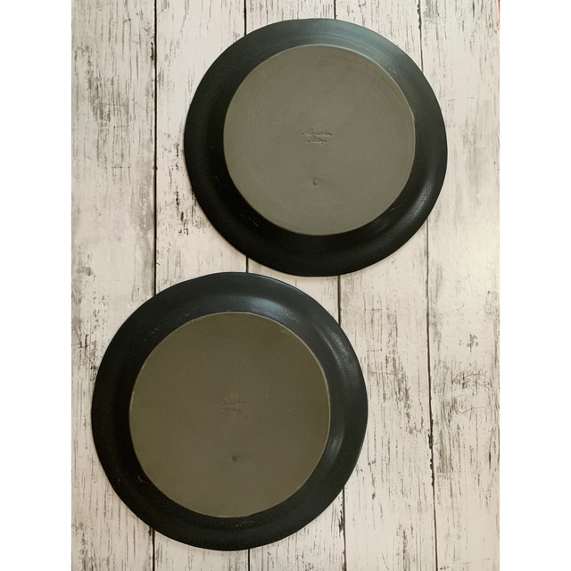 リムラウンド皿 26cm 黒大皿2枚 美濃焼オシャレ丸皿 陶器メイン皿デザート皿 インテリア/住まい/日用品のキッチン/食器(食器)の商品写真