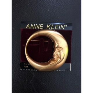 アンクライン(ANNE KLEIN)のブローチ(ブローチ/コサージュ)