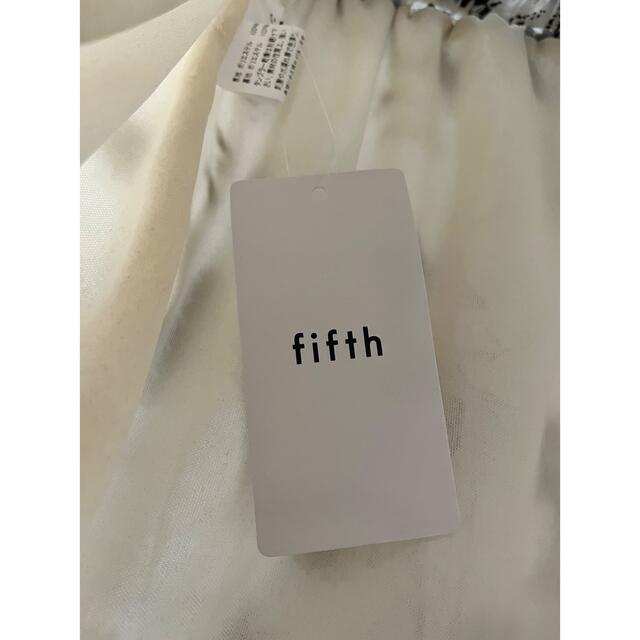 fifth(フィフス)のfifth フロッキープリントジャガードスカート オフホワイト 花柄 レディースのスカート(ひざ丈スカート)の商品写真