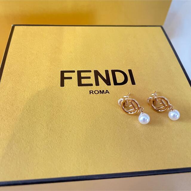 FENDI  フェンディ  パール　ロゴピアスピアス