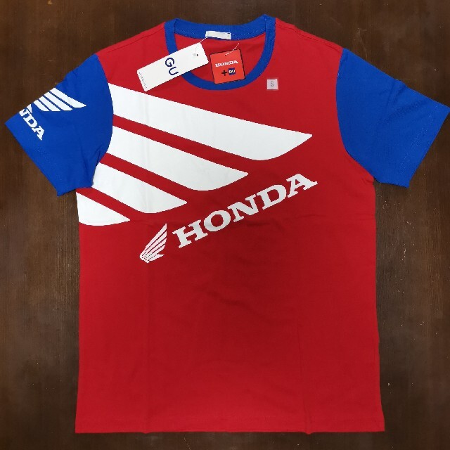 GU(ジーユー)の[未使用品] GU×HONDA Tシャツ レッド/ブルー Sサイズ メンズのトップス(Tシャツ/カットソー(半袖/袖なし))の商品写真