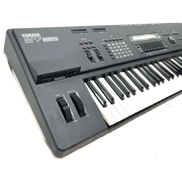 ヤマハ(ヤマハ)の☆美品 YAMAHA ヤマハ SY85 シンセサイザー ハードケース付き 楽器の鍵盤楽器(キーボード/シンセサイザー)の商品写真