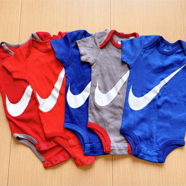 NIKE(ナイキ)のロンパース６点、帽子セット キッズ/ベビー/マタニティのベビー服(~85cm)(ロンパース)の商品写真