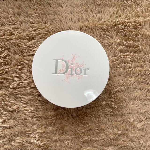 Dior スノー パーフェクト ライト コンパクト ファンデーション　1N