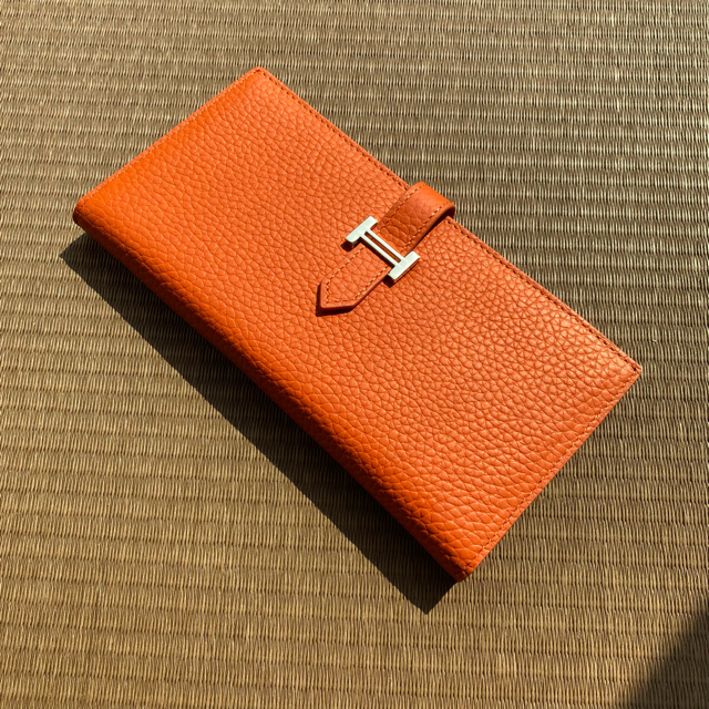 大人気/長財布レザーウォレット　革ベルト　二つ折り　オレンジ メンズのファッション小物(長財布)の商品写真