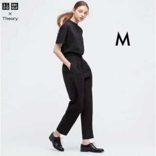 【新品未使用】UNIQLO×theory 感動タックイージーパンツ M(カジュアルパンツ)