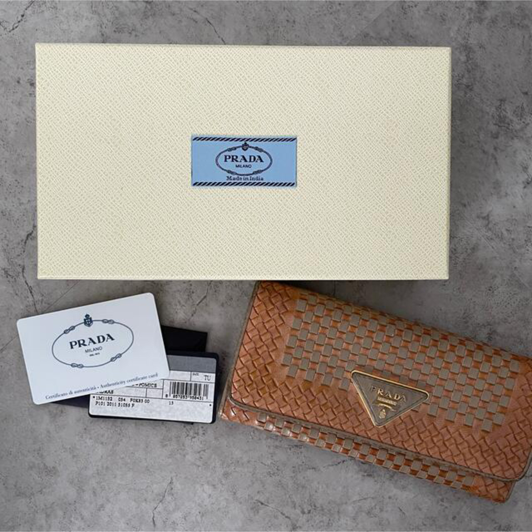 PRADA(プラダ)のPRADA MADRAS 長財布　ベージュ　編み込み レディースのファッション小物(財布)の商品写真