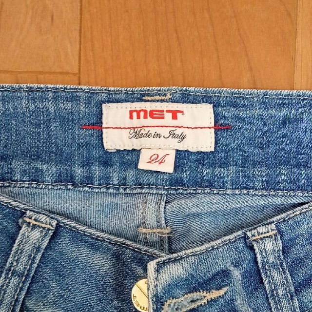 MET(メット)のMET  スワロフスキー付きスキニー  USED レディースのパンツ(デニム/ジーンズ)の商品写真