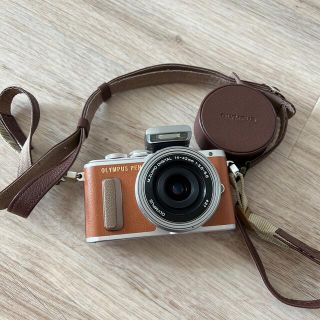 オリンパス(OLYMPUS)の【4/18最終値下】OLYMPUS PEN E-PL8 ブラウン　ミラーレス一眼(ミラーレス一眼)