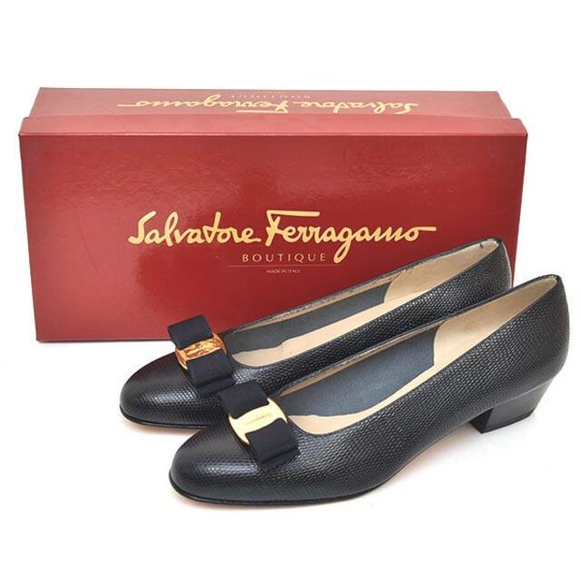 Salvatore Ferragamo(サルヴァトーレフェラガモ)の新品♪フェラガモ ヴァラリボン アーモンドトゥ パンプス 7C(約24-24.5 レディースの靴/シューズ(ハイヒール/パンプス)の商品写真