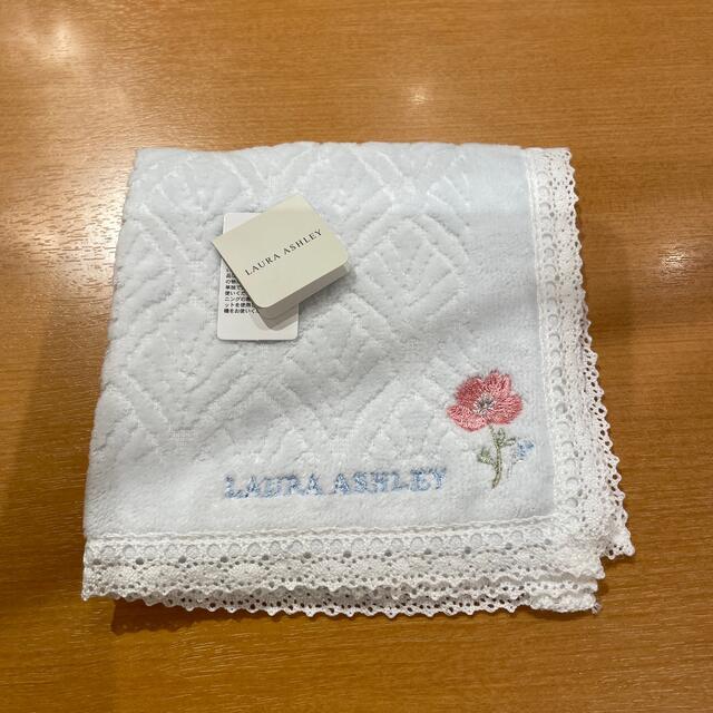 LAURA ASHLEY(ローラアシュレイ)のローラアシュレイタオルハンカチブルー レディースのファッション小物(ハンカチ)の商品写真